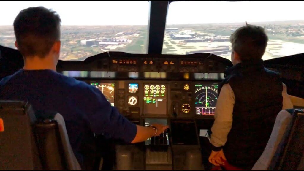 Emirates A380 London Flight Simulator Heathrow Landing!