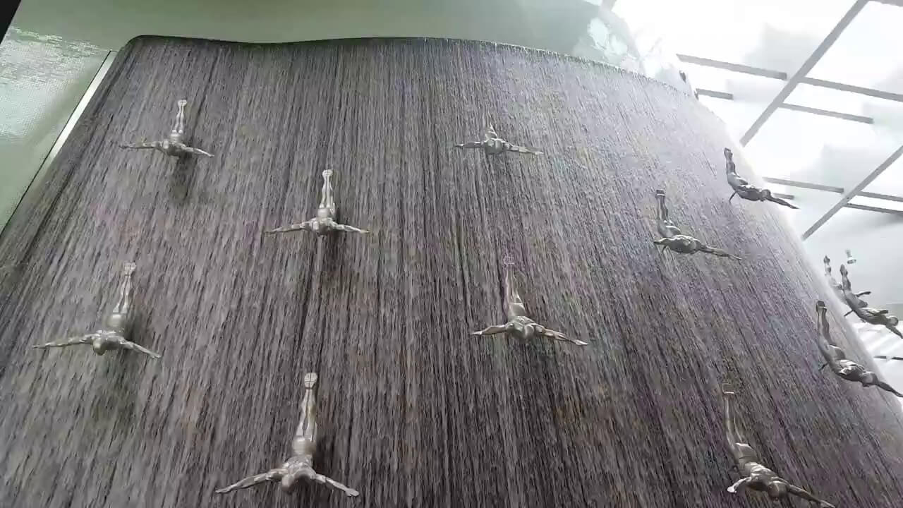 Men Falling Fountain - Dubai Mall